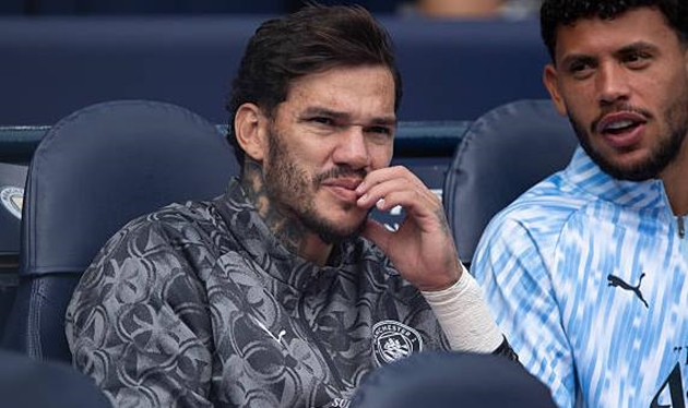 Ederson thừa nhận không hạnh phúc, muốn rời Man City sớm hơn_691f000f8034f.jpeg