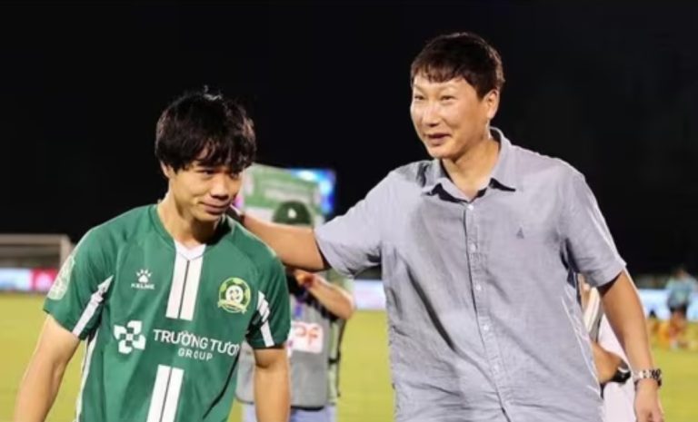 HLV Kim Sang-sik tiếc nuối khi Công Phượng rút lui vì chấn thương_691f00ef295dd.jpeg