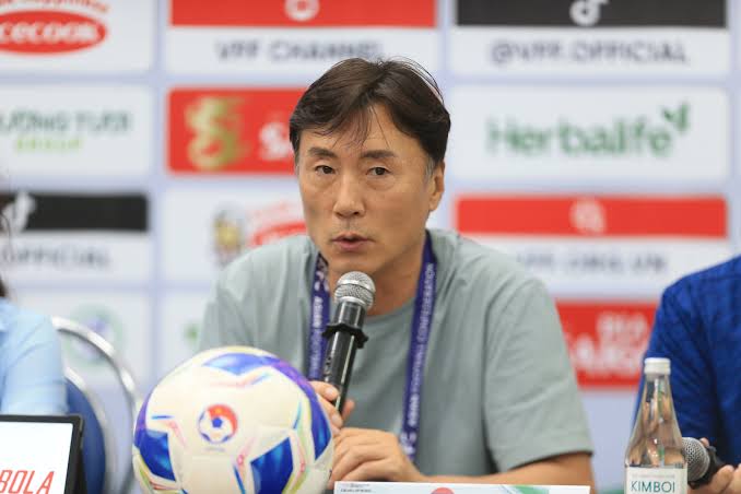 HLV tuyển Lào: Việt Nam mạnh hơn Malaysia_691efe7d83384.jpeg