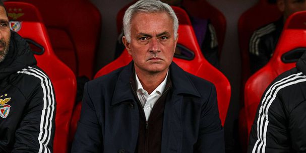 Jose Mourinho bức xúc, đổ lỗi trọng tài và VAR sau trận hòa_691f003fb3736.jpeg