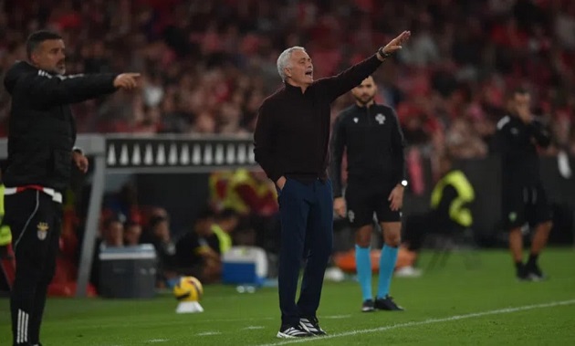 Mourinho cảnh báo Benfica, giữ cường độ trước thử thách Guimaraes_691f00b7083d8.jpeg