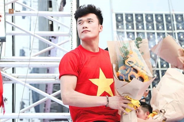 Thủ môn Bùi Tiến Dũng: Thầm lặng qua hai giải đấu để chờ ngày toả sáng_691f061b0dbaf.jpeg