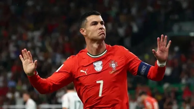 Top 10 chân sút vòng loại World Cup: Ronaldo dẫn đầu, Messi và Lewandowski sát sao_691f01e7c2d8d.jpeg