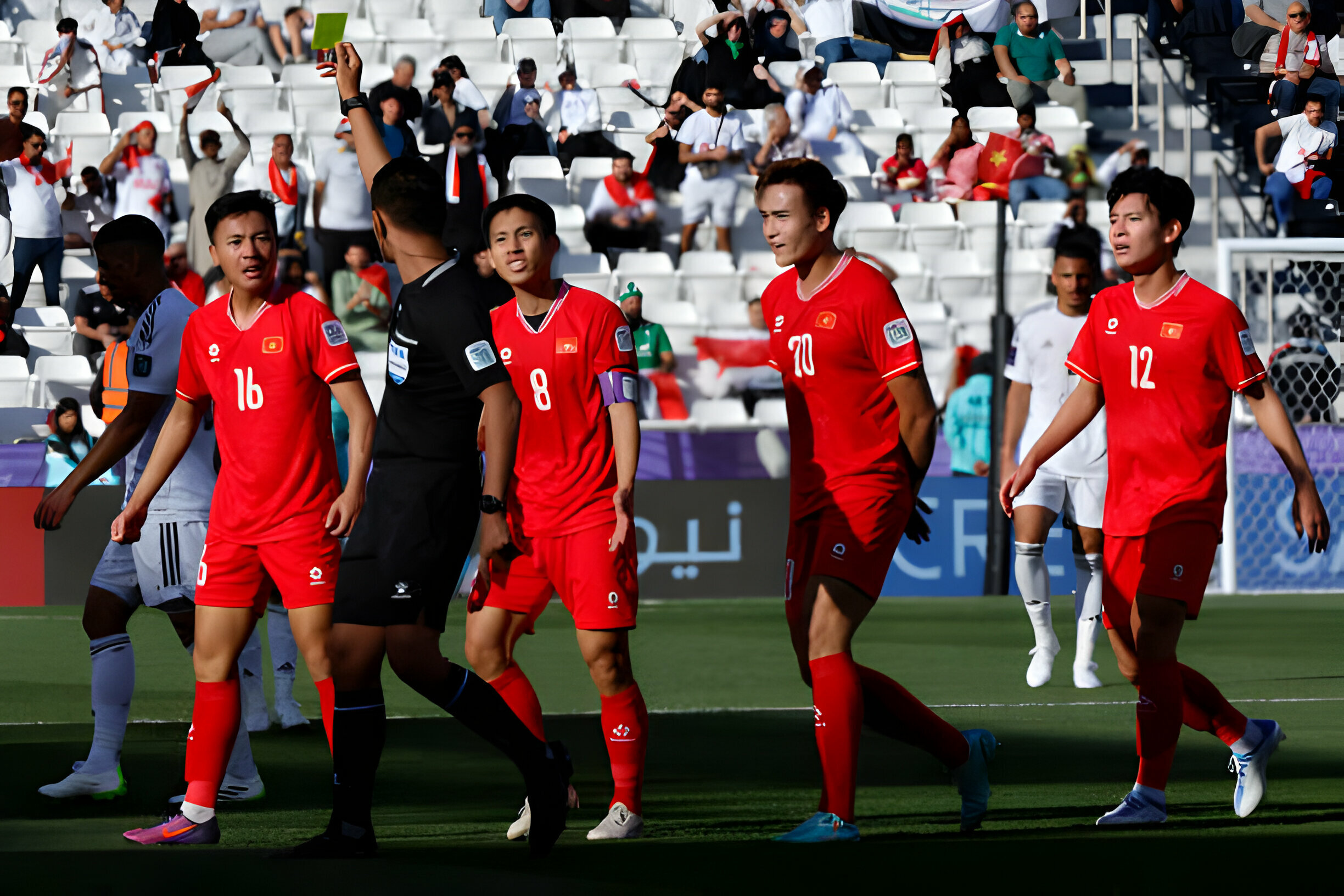 Trọng tài người Malaysia khiến CĐV Việt Nam “sôi máu”_691f027e93fe1.jpeg