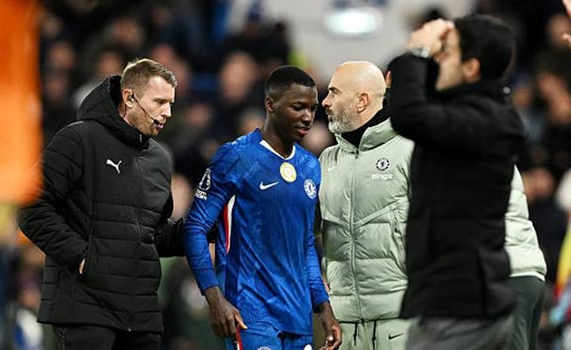 Caicedo dính thẻ đỏ, Maresca “chê” trọng tài thiếu nhất quán_694e7814b598f.jpeg