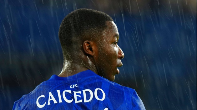 Caicedo thay đổi toàn diện, Maresca giúp Chelsea có nhạc trưởng mới_694e7bfcba6a7.jpeg