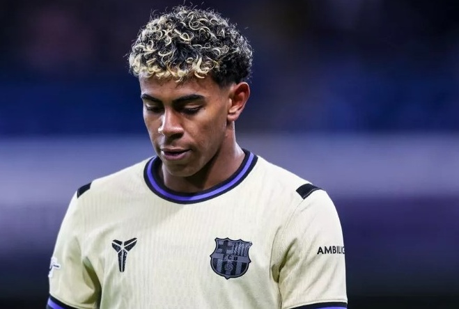 CBS Sports tung ảnh chế gây sốt Cucurella bỏ túi Yamal_694e7938bd812.jpeg