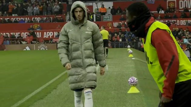 CĐV khẳng định đã biết Cole Palmer nói gì với Kobbie Mainoo bên đường biên_694e823d5d15c.png