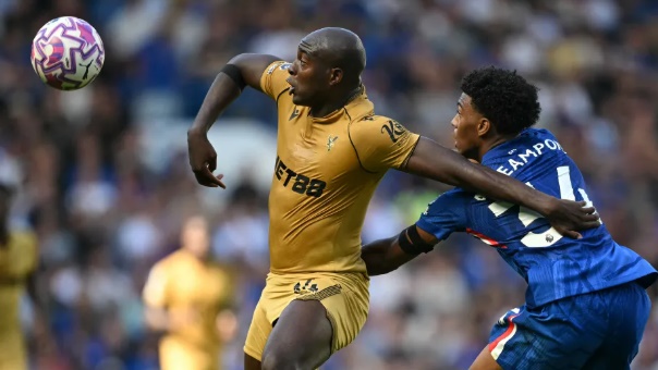 Chelsea hòa Palace, Groves bất bình khi Mateta thoát thẻ đỏ_694e879f71100.jpeg