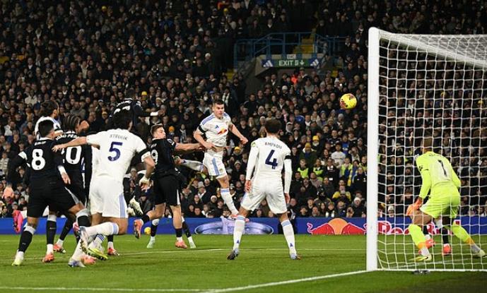 Chelsea sụp đổ tại Elland Road: Maresca bị dạy một bài học nghiệt ngã_694e7753b3c0f.jpeg