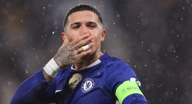 Enzo Fernandez tiết lộ vai trò quan trọng khi giúp Chelsea chiêu mộ Caicedo_694e7a9620037.jpeg