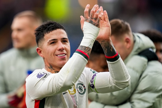 Enzo Fernandez tỏa sáng với vai trò kép trong thắng lợi trước Burnley_694e79c2819e9.jpeg
