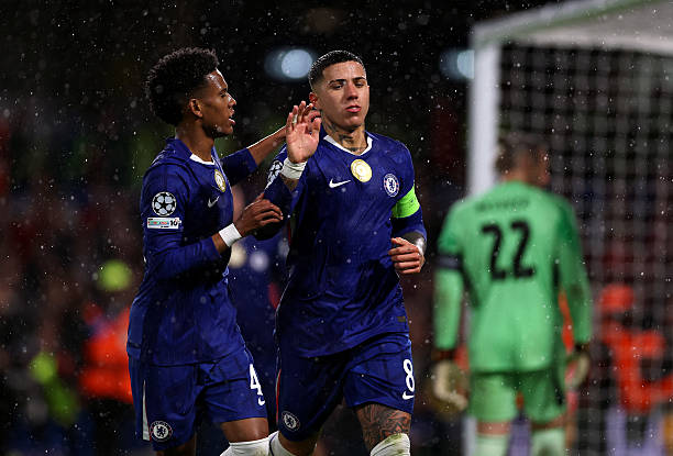 Enzo nhường Estevao đá phạt đền trong chiến thắng của Chelsea_694e7e1045225.jpeg