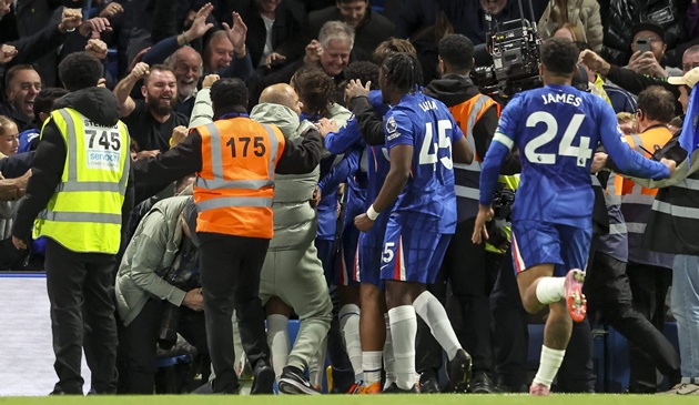 Khi Maresca bùng nổ cảm xúc, chinh phục CĐV Chelsea_694e7ff071806.jpeg