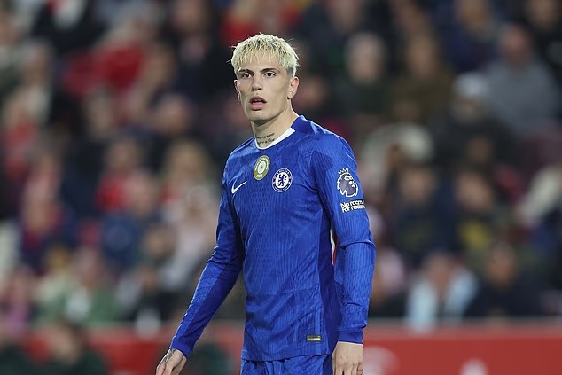 “Lười biếng như cũ”: CĐV Man United chỉ trích Garnacho sau sai lầm tai hại_694e836f972a0.jpeg