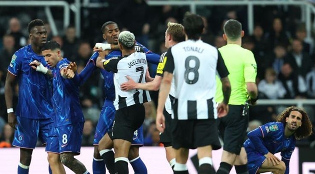 Maresca cảnh báo Chelsea về hàng tiền vệ Newcastle_694e7528dbae1.jpeg