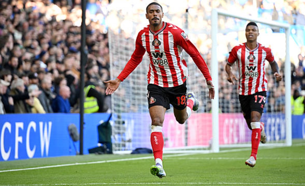 Ném biên gây hỗn loạn, Sunderland trừng phạt hàng thủ Chelsea_694e7d7c18a28.jpeg