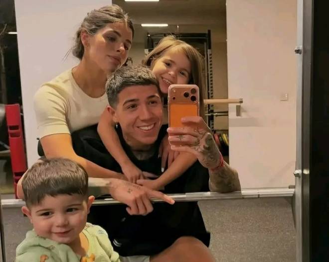 Nghi vấn gia đình Enzo Fernandez rạn nứt: Valentina không hạnh phúc dù đã tái hợp?_694e779d517c8.jpeg