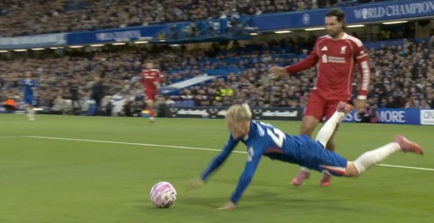 Tranh cãi! Garnacho ngã trong vòng cấm Liverpool, Chelsea không có penalty_694e80366e81c.jpeg