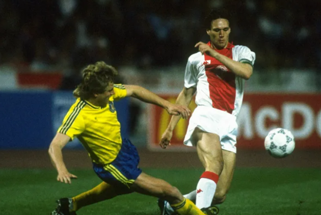 10 danh thủ xuất thân từ lò Ajax: Huyền thoại 194 bàn/287 trận_695cd724dea10.png