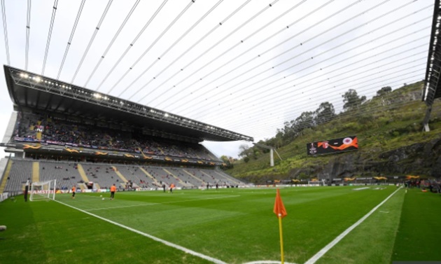 10 SVĐ kỳ lạ nhất thế giới (P1): Messi nôn mửa, nóc siêu thị_695cf11ea73ba.jpeg