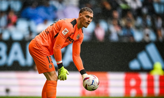 11 pha cứu thua, Filip Jorgensen khiến truyền thông ngả mũ_695a977ddb600.jpeg