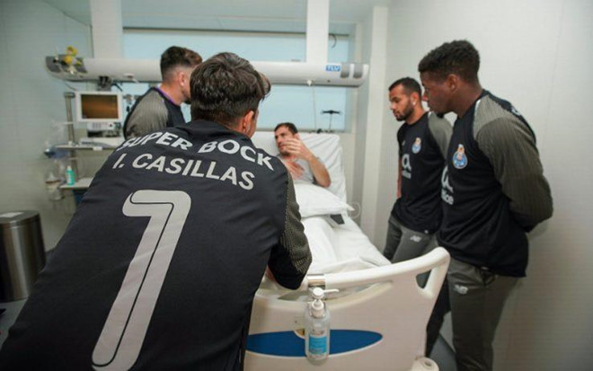 Casillas lạc quan selfie bất chấp nỗi lo phải treo găng vì bệnh tim_695cf71771b09.jpeg
