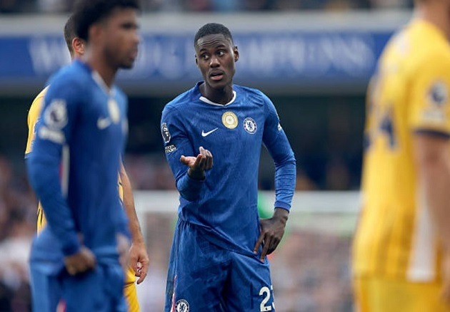 Chelsea khủng hoảng hàng thủ sau thẻ đỏ của Chalobah_695a58ba22764.jpeg