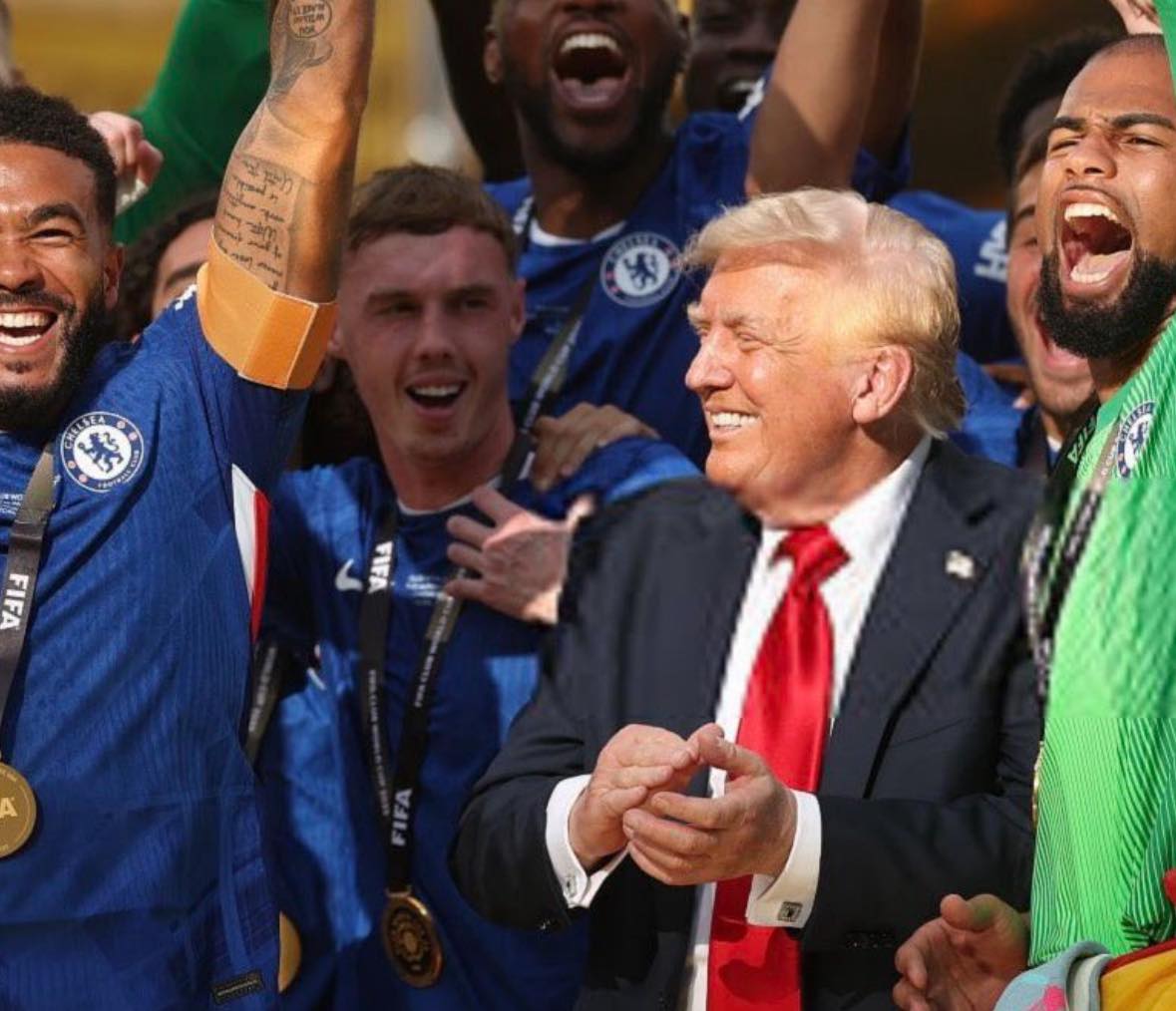 Cole Palmer bối rối khi Tổng thống Trump xuất hiện trên bục nhận giải_695a629c8a4c7.jpeg