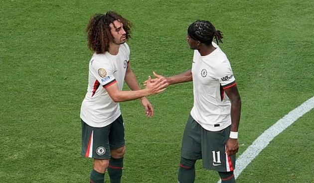 Cucurella chỉ trích quyết định rời Chelsea của Madueke trước chung kết_695a60e64845e.jpeg