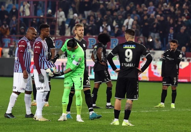 Độc lạ Thổ Nhĩ Kỳ: Thủ môn muốn đá penalty nhưng đối thủ không cho phép_695cbc76f3c93.jpeg