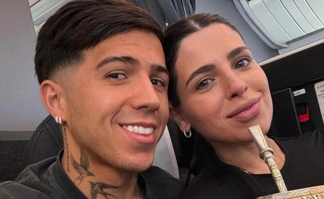 Enzo Fernandez rủ vợ cũ cùng đón năm mới_695a904e3ee22.jpeg