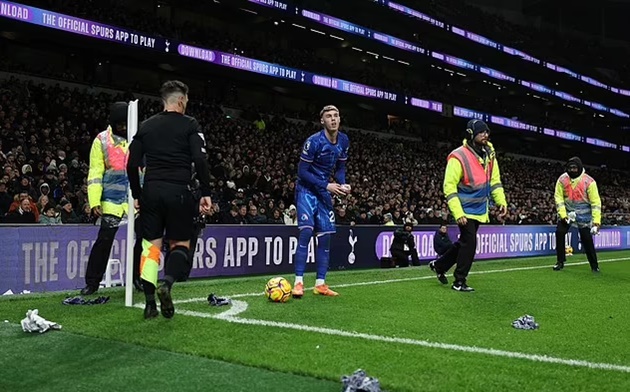 FA điều tra Tottenham sau sự cố CĐV tấn công Palmer và Fernandez_695a94e681540.jpeg