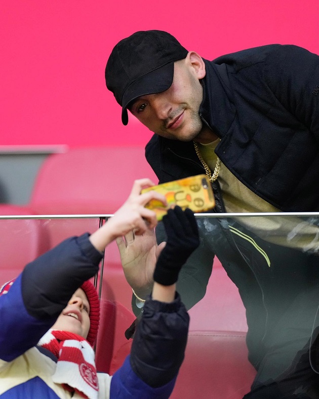 Fan Ajax hô vang tên Ziyech_695ce3bb375cf.jpeg