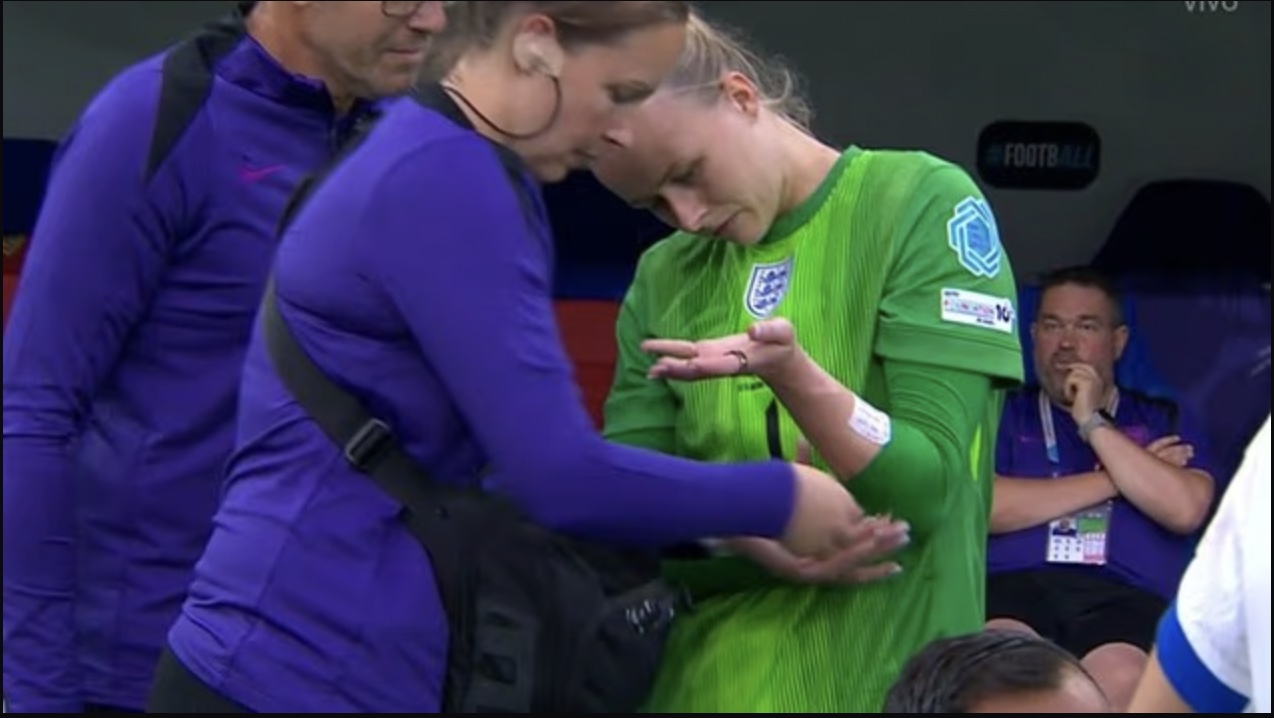 Ghi chú penalty: Khi vài chữ ngắn gọn quyết định cả một danh hiệu_695cb348a58c2.jpeg