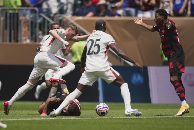 Jackson nhận thẻ đỏ, Chelsea gục ngã cay đắng trước Flamengo_695a67c2ef8e7.jpeg