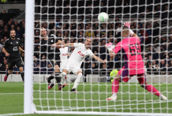 Kane nã hat-trick trong ngày Tottenham vùi dập đại diện đến từ Slovenia_695ce9315f25b.png