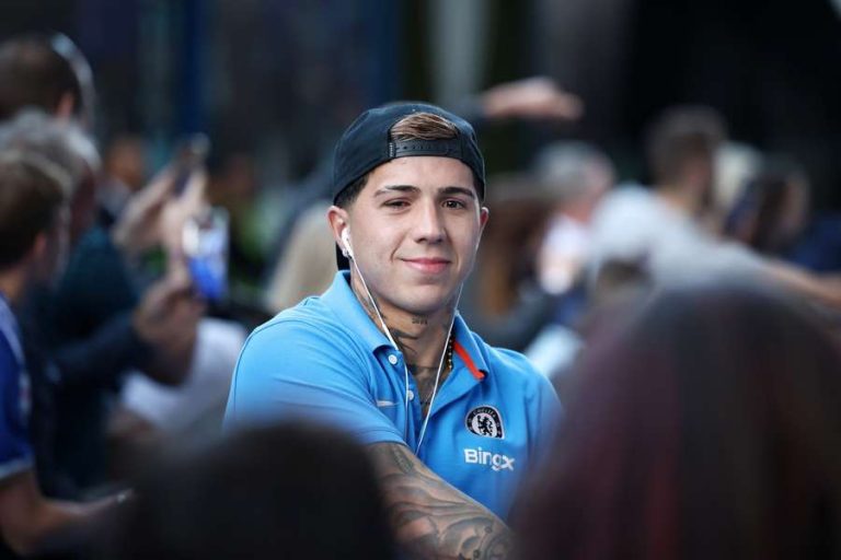 Lý do Enzo Fernandez “mắt nhắm mắt mở” ra sân trước MU_695a6f08ab692.jpeg