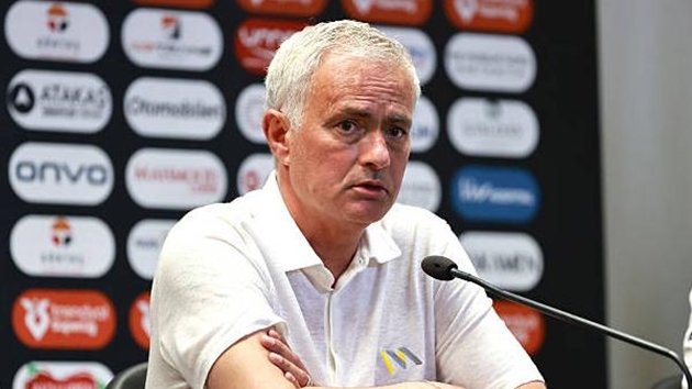 Mourinho “vừa đấm vừa xoa” Chelsea trước thềm Conference League_695a6c901dc4f.jpeg