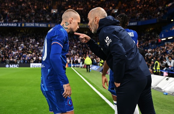 Mudryk bất ngờ xuất hiện trước chung kết Conference League, HLV Maresca lên tiếng_695a6cd78c1e9.jpeg