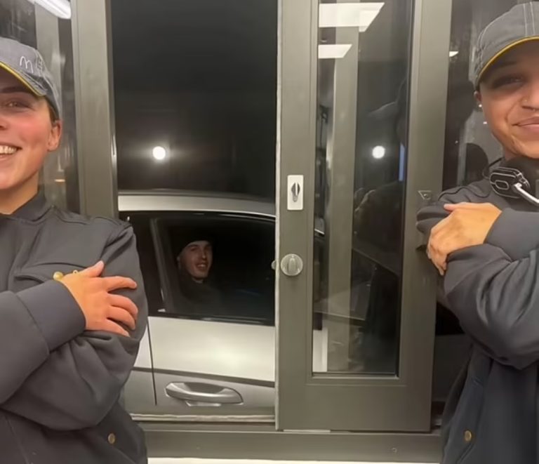 Nhân viên McDonald’s gây bất ngờ cho Cole Palmer_695a99a140f5d.jpeg