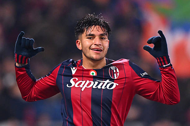 Tại sao Santiago Castro là mảnh ghép lý tưởng để thay thế Delap tại Chelsea?_695a4918e3507.jpeg