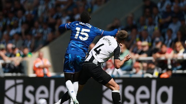 Thẻ đỏ cho Chelsea! Jackson bị đuổi sau hành vi thô bạo_695a70ff563fd.jpeg
