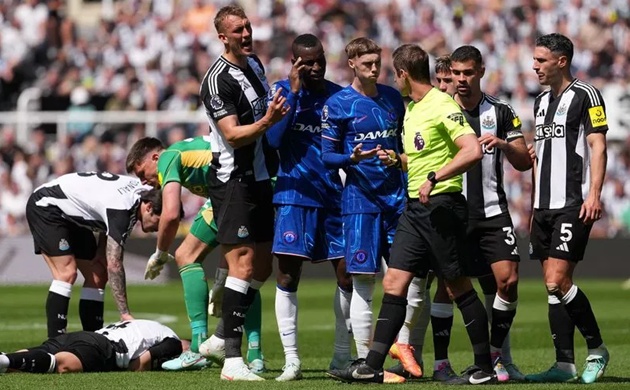 Thẻ đỏ của Jackson, Cucurella nói toàn đội Chelsea buồn và thất vọng_695a70b02e5cb.jpeg