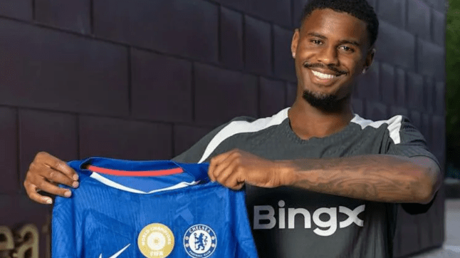 Vừa tới Chelsea, tân binh Jorrel Hato đã ‘gây chiến’ với cả Ngoại hạng Anh_695a5f5436feb.png