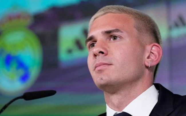 Yamal, Saka, Salah: Vì sao tiền đạo cánh thuận chân trái được săn đón?_695cb2a566fb4.jpeg