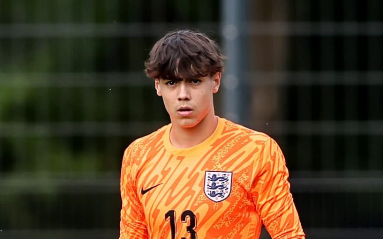 Rosenior đôn thủ môn 17 tuổi vào đội hình Chelsea đấu Napoli_6983302caaf8f.jpeg